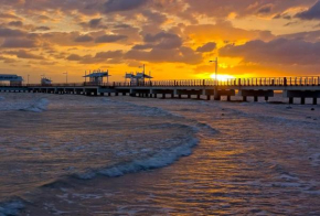Beach Front Holiday Home with Pool, Prime Location